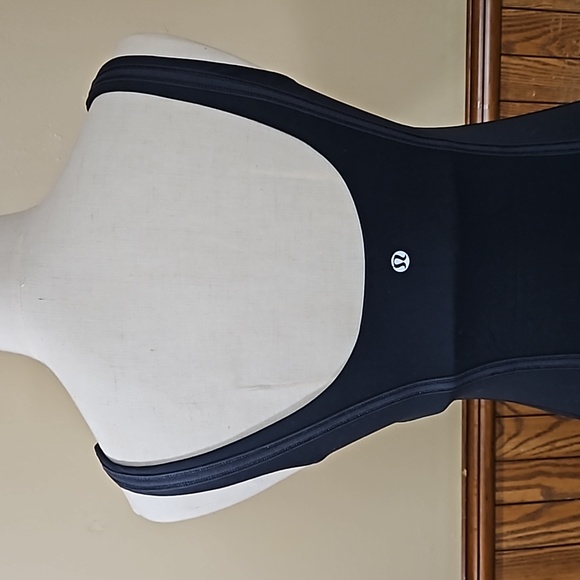 lululemon athletica Sleeveless Top 6 - Picture 5 of 12